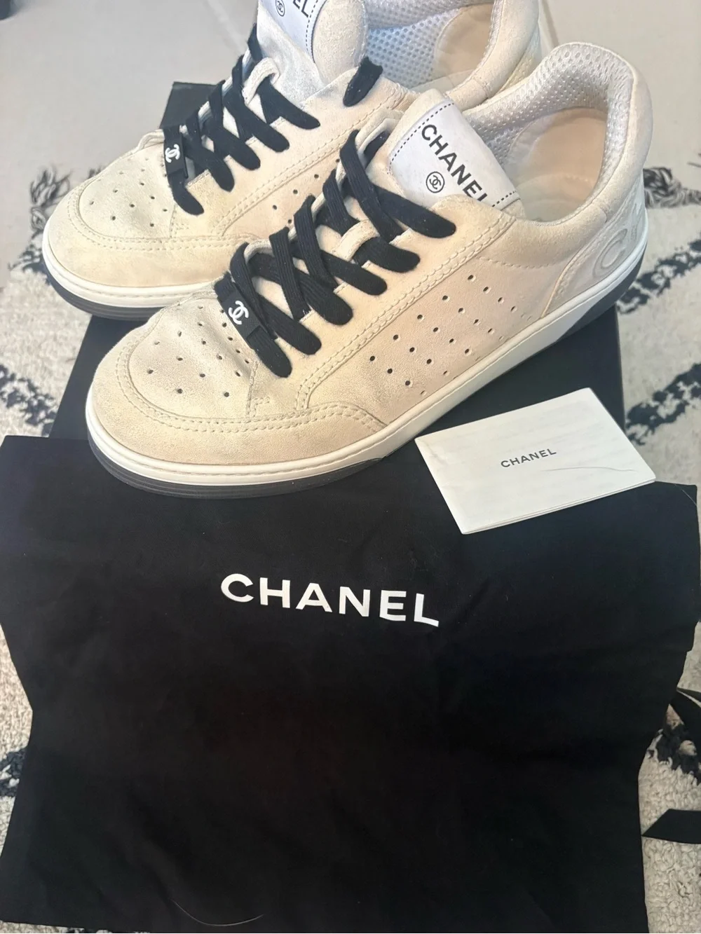 Authentic Channel 22A Low top sneakers Beige Suede